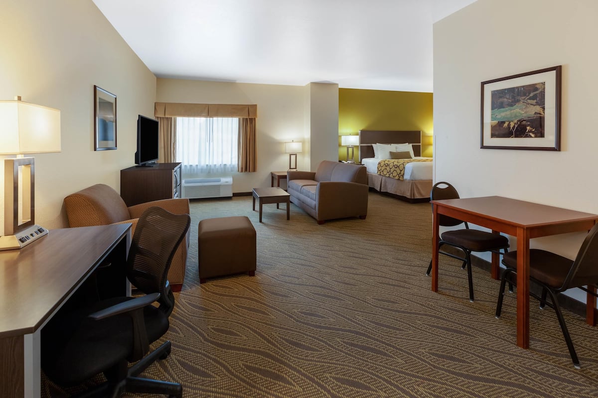 In-room safe, desk, iron/ironing board, free cots/infant beds
