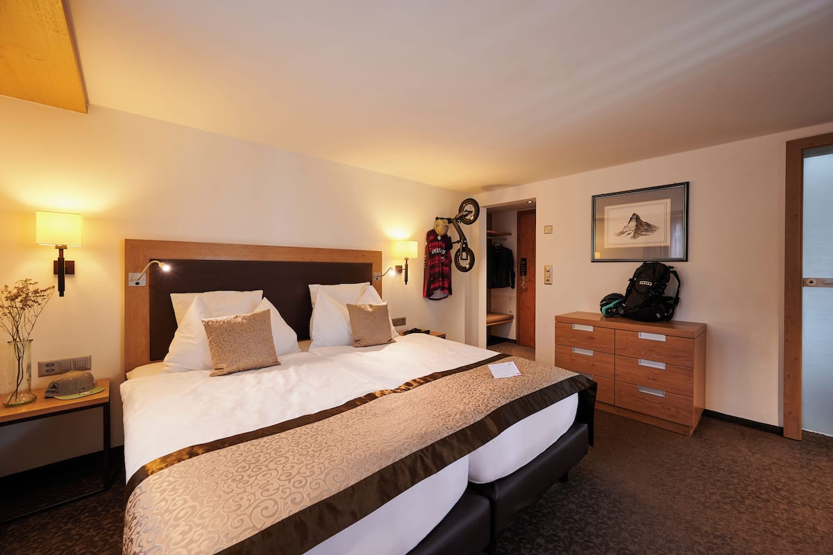 Standard Plus Double Room | In-room safe, desk, WiFi (free)