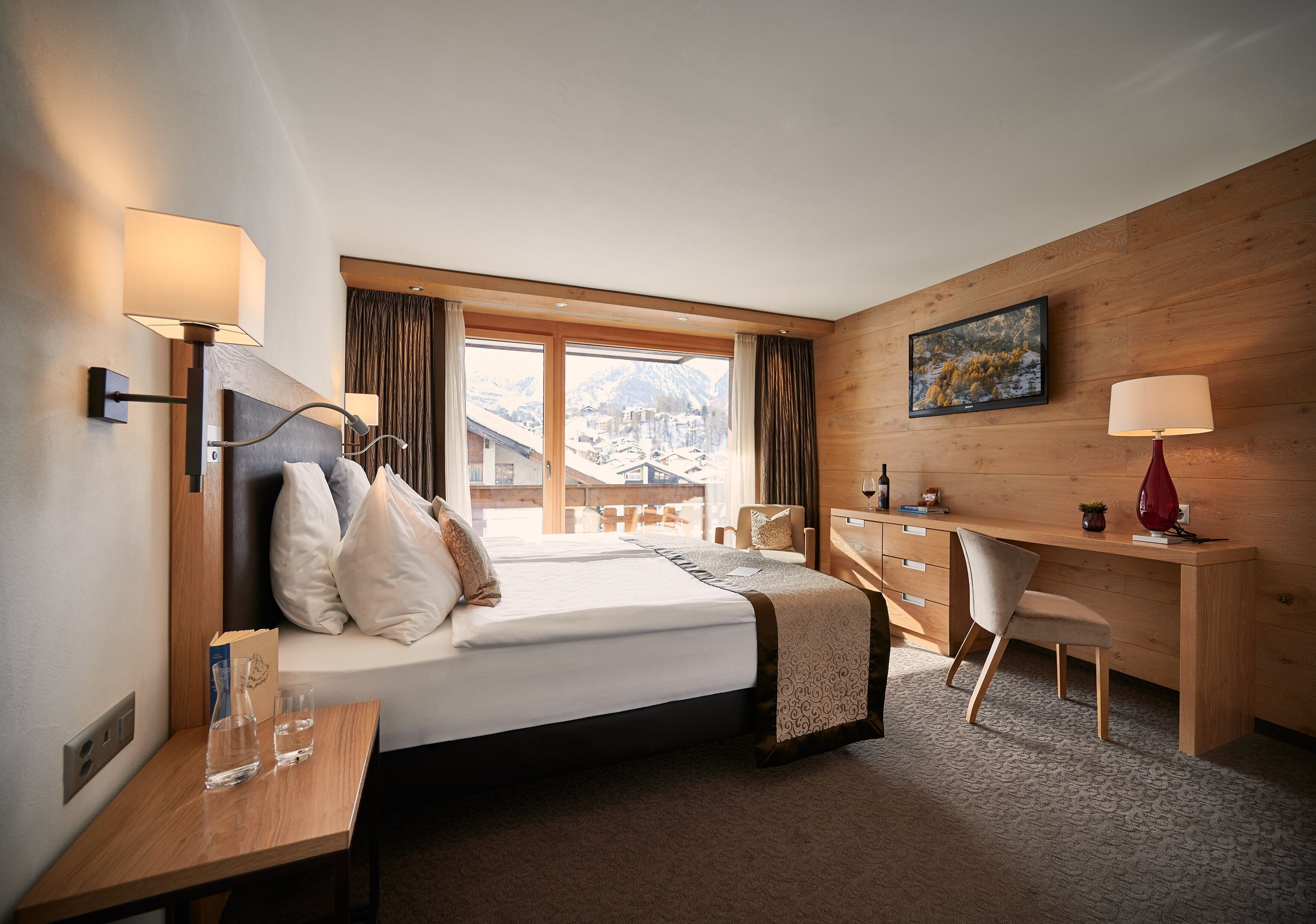 deluxe double room, mountain view (matterhorn) | 1 bedroom, in-room safe, desk, free wifi