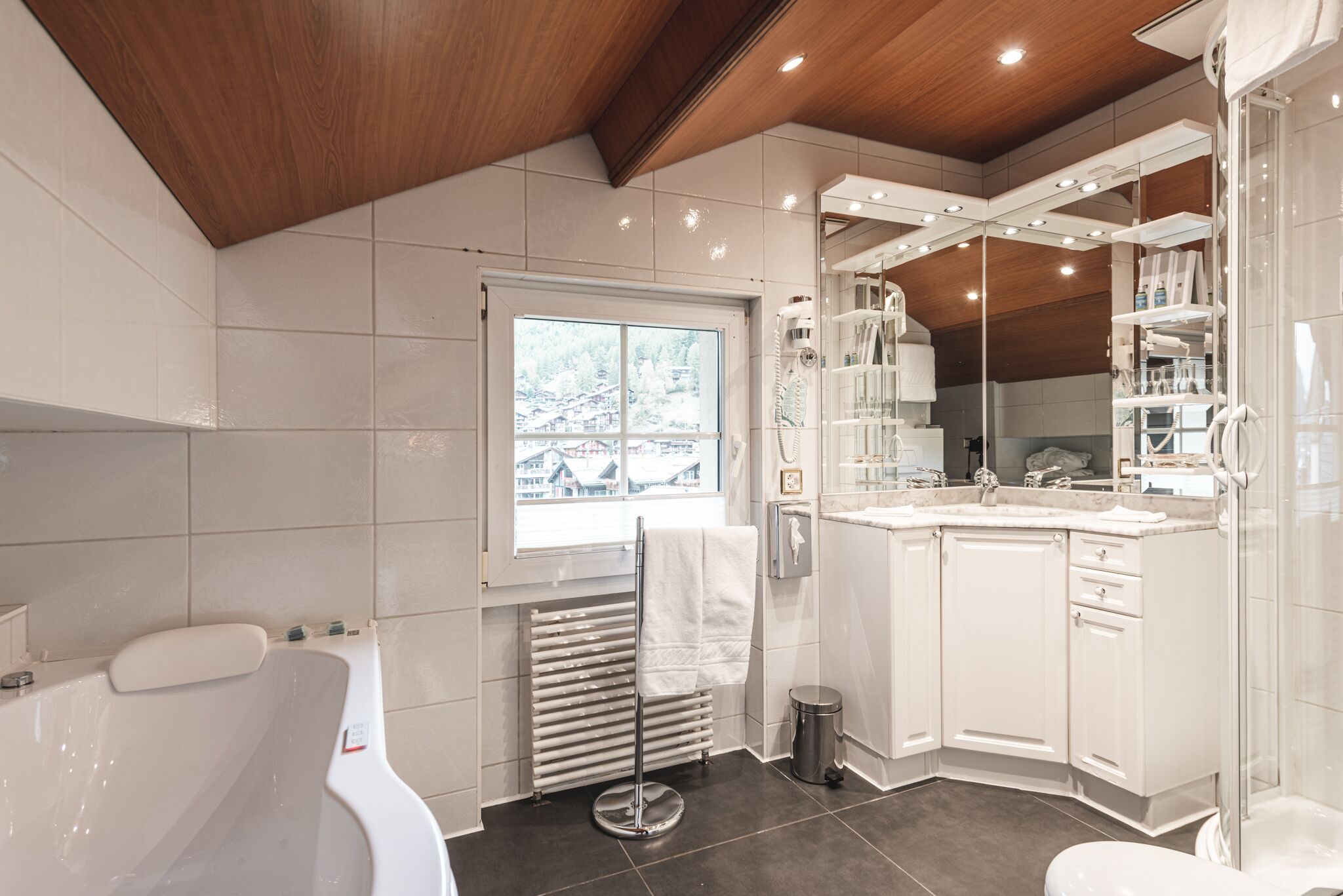 suite, mountain view (attic) | bathroom | jetted bath, free toiletries, hair dryer, bathrobes