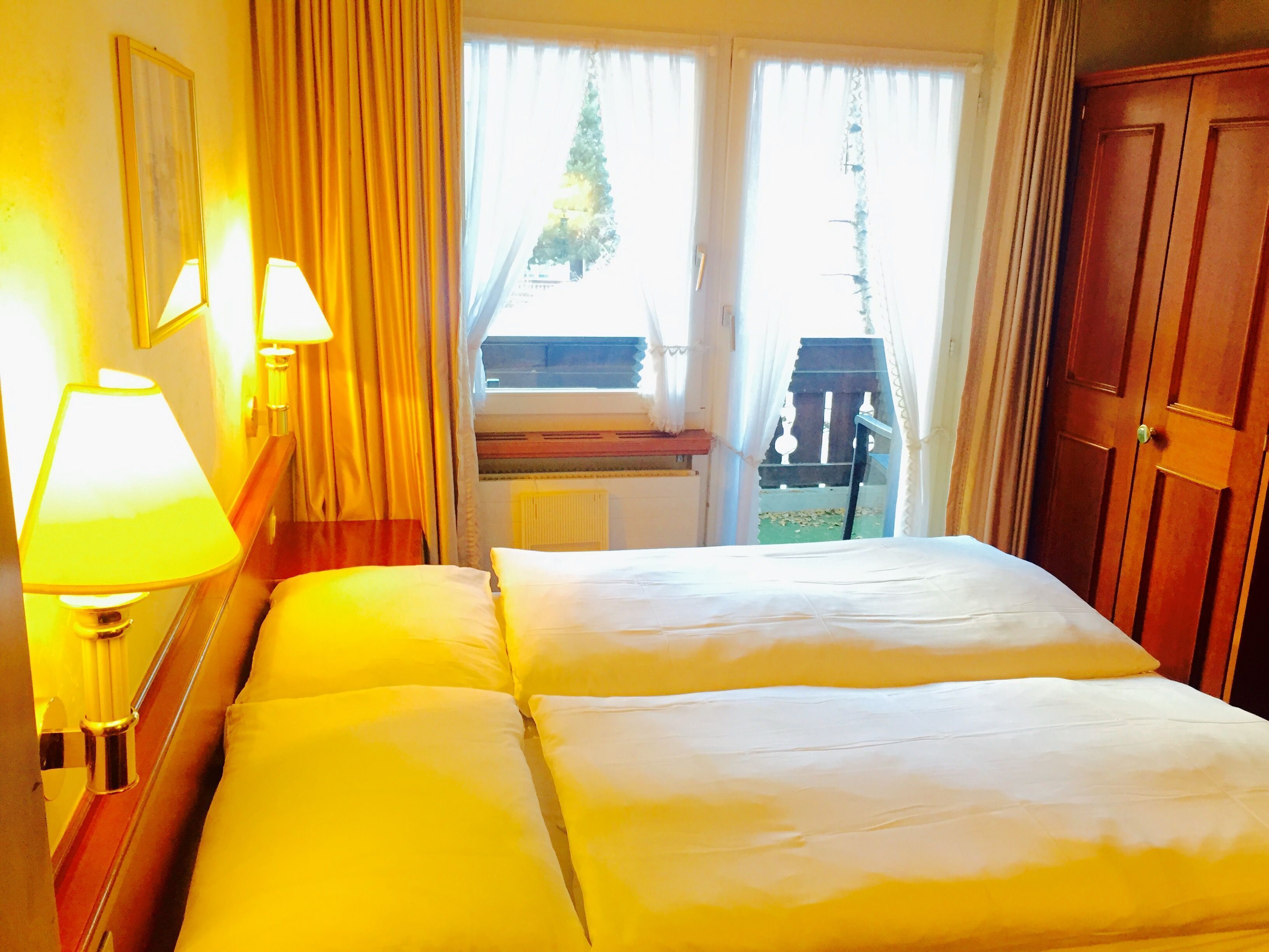 pillow-top beds, minibar, in-room safe, desk