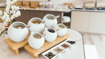 TĂ€gliches inbegriffenes FrĂŒhstĂŒcksbuffet