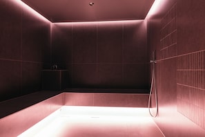 Sauna, vasca idromassaggio, bagno turco, massaggi
