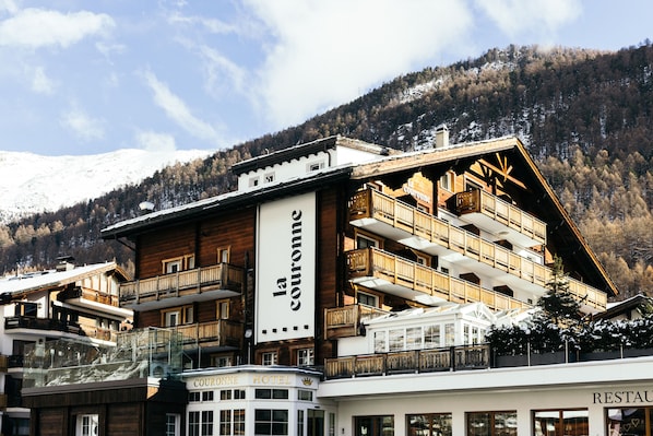 Front of property - la couronne Hotel & Spa (Zermatt)