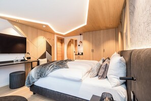 Deluxe Double or Twin Room, Balcony, Mountain View | Premium bedding, down duvets, in-room safe, blackout curtains - la couronne Hotel & Spa (Zermatt)