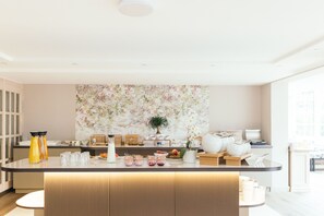 Free daily buffet breakfast  - la couronne Hotel & Spa (Zermatt)