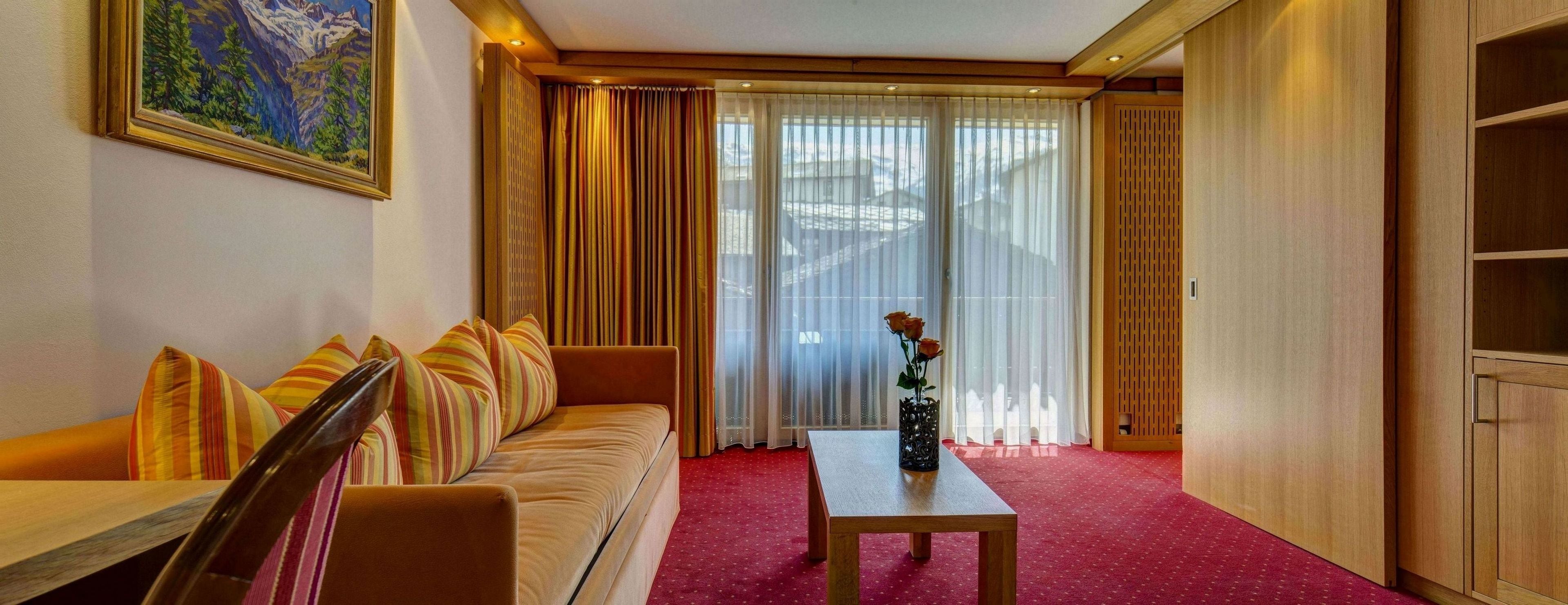 suite, mountain view | 1 bedroom, minibar, in-room safe, desk