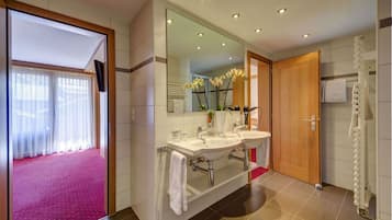 Suite, Mountain View | 1 bedroom, minibar, in-room safe, desk