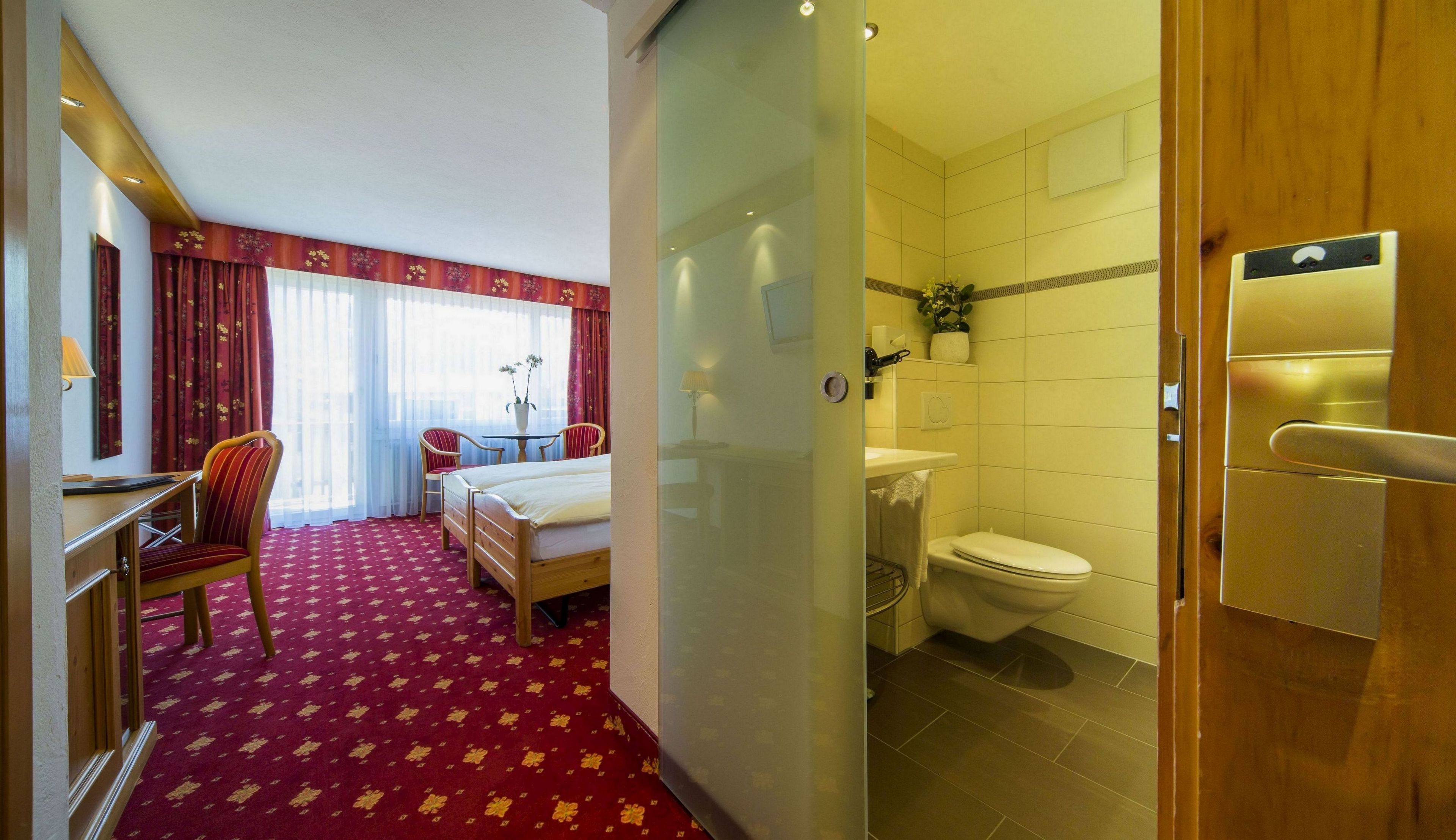 double room, balcony (south) | 1 bedroom, minibar, in-room safe, desk