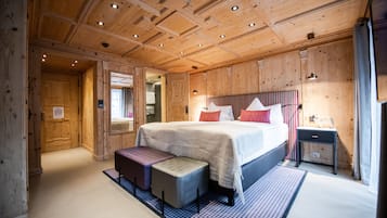 Superior Comfort Room | Luxe beddengoed, een gratis minibar, een kluis op de kamer, een bureau