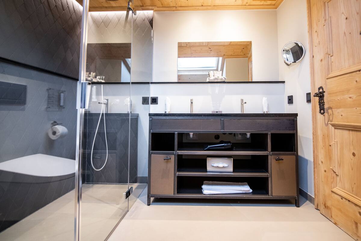 family suite | bathroom | combined shower/bathtub, free toiletries, hair dryer, bathrobes