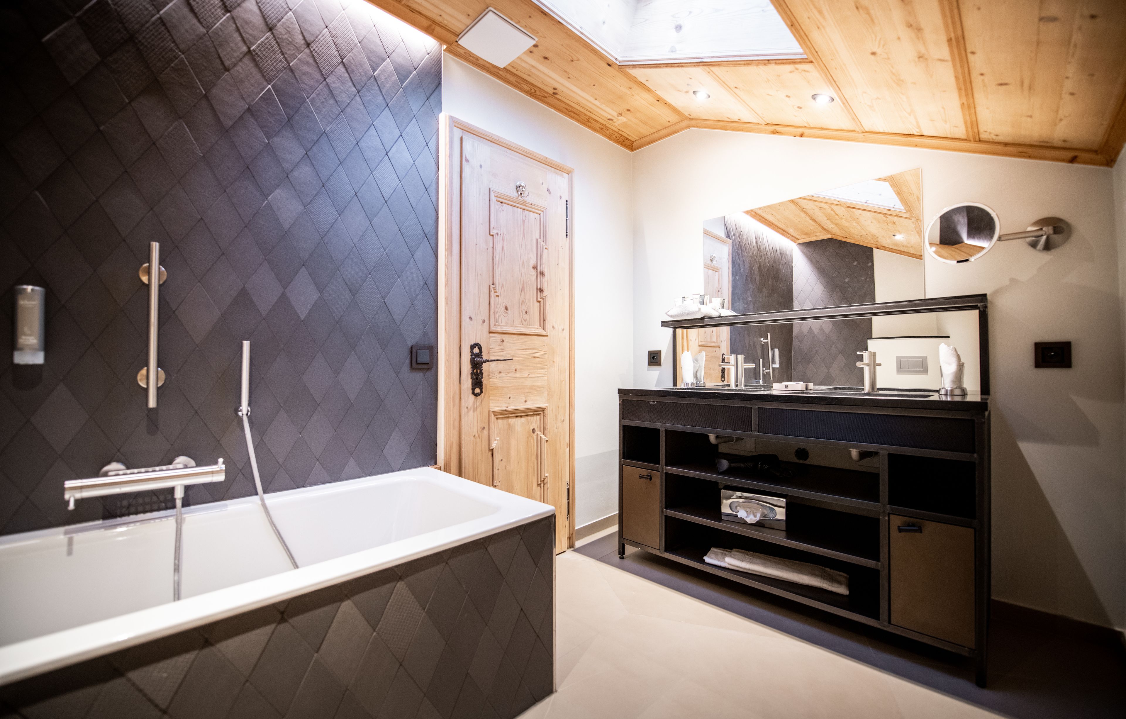 matterhorn suite | bathroom | combined shower/bathtub, free toiletries, hair dryer, bathrobes