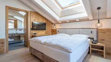 Deluxe Double Room | Premium bedding, down comforters, memory foam beds, minibar