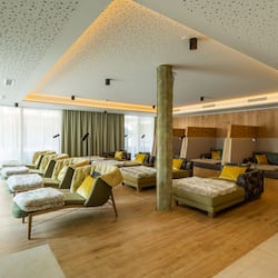 Couples treatment rooms, sauna, hot tub, Turkish bath, body treatments