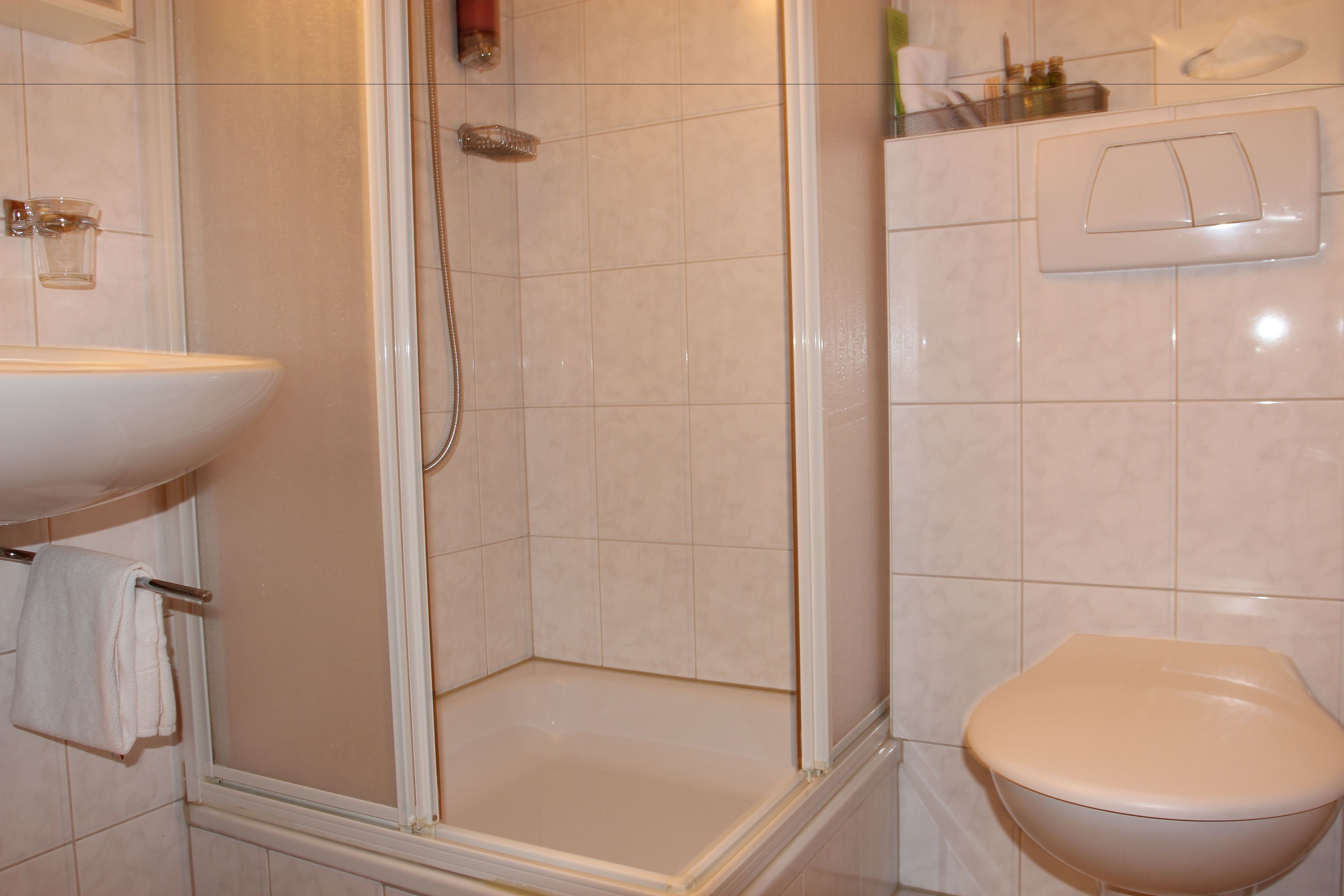 standard single room | minibar, in-room safe, desk, blackout curtains