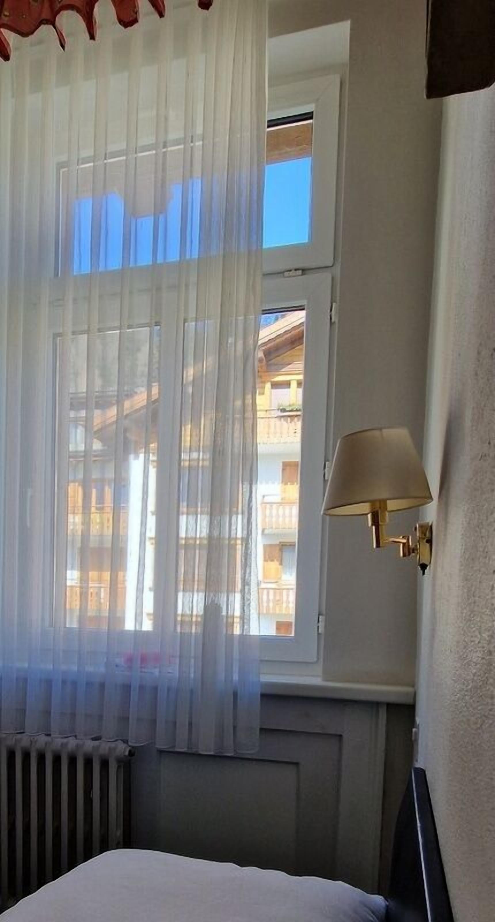 double room (small) | 1 bedroom, minibar, in-room safe, desk