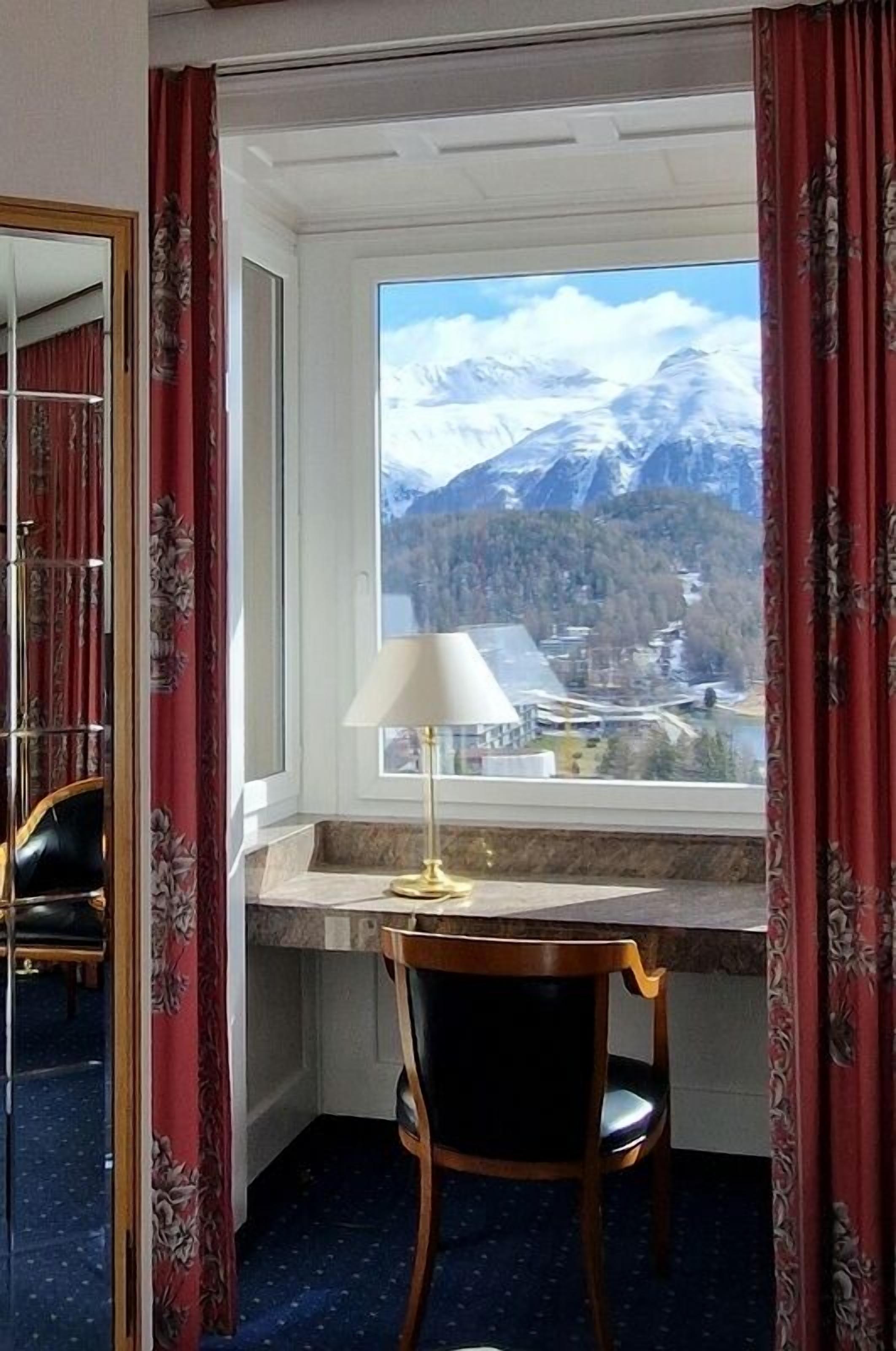 double room, lake view | 1 bedroom, minibar, in-room safe, desk