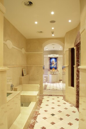 Sauna, steam room, Turkish bath, body treatments - Soldanella (St. Moritz)