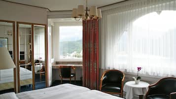 Doppelzimmer, Seeblick | Minibar, Zimmersafe, Schreibtisch, kostenloses WLAN