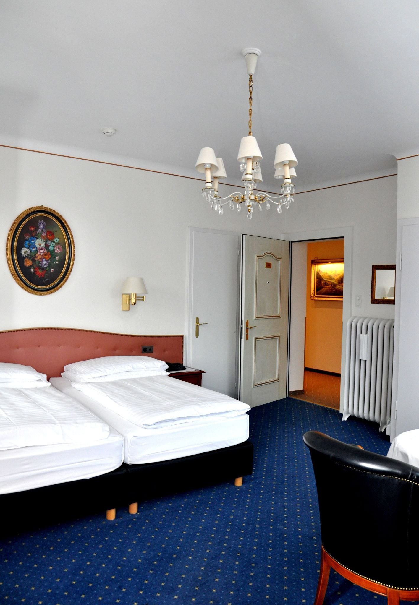 double room, lake view | 1 bedroom, minibar, in-room safe, desk