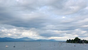 Pemandangan danau