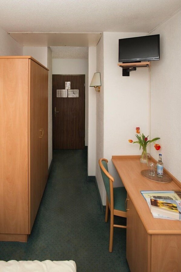 Minibar, in-room safe, alarm clocks - Hotel Gornergrat-dorf (Zermatt)