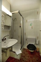 Minibar, in-room safe, alarm clocks