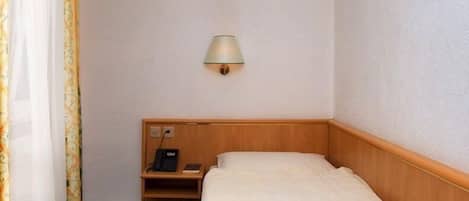 Minibar, in-room safe, alarm clocks