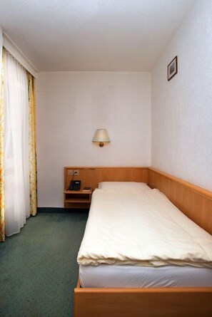 Minibar, in-room safe, alarm clocks - Hotel Gornergrat-dorf (Zermatt)