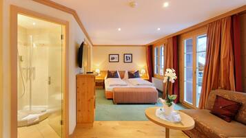 Minibar, in-room safe, individually decorated, individually furnished