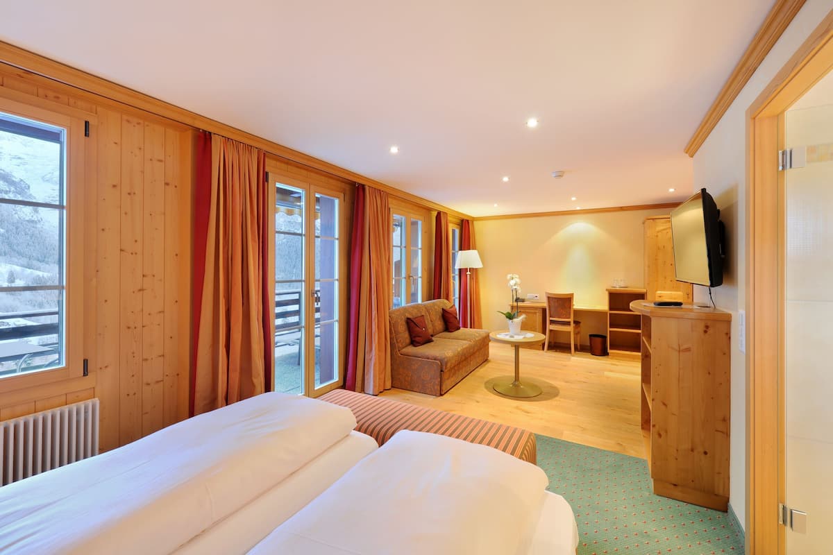 Junior Suite, Balcony, Mountain View (Deluxe) | Minibar, in-room safe, desk, WiFi (free)