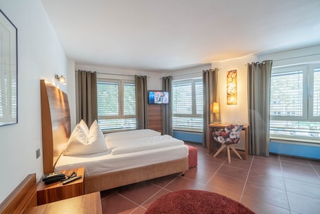 Double Room | In-room safe, individually decorated, individually furnished, desk