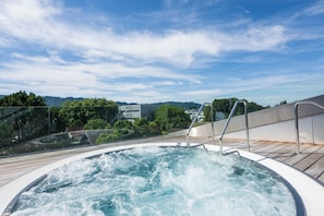Sauna, Whirlpool, Dampfbad, Massageanwendungen