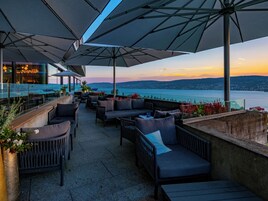 아침 식사, 점심 식사 및 저녁 식사 제공