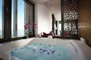 Indoor spa tub - Hotel Belvoir Lake View & Spa (Rüschlikon)