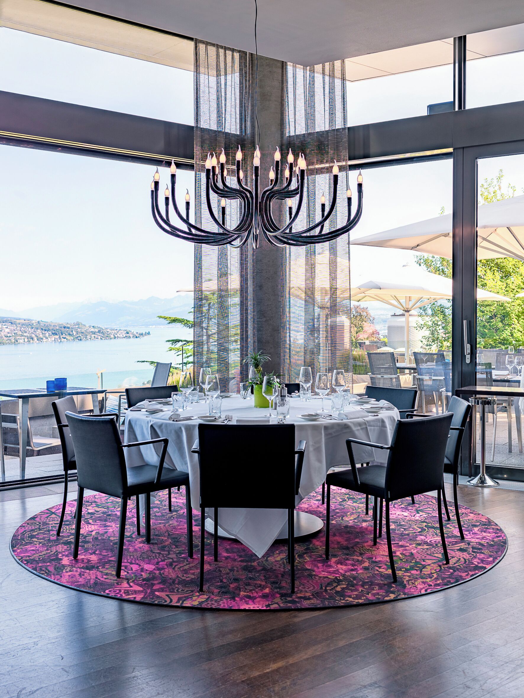 Petit déjeuner, déjeuner et dîner servis sur place