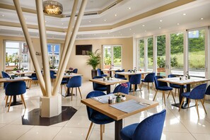 Free daily buffet breakfast  - Hotel Tivoli (Schlieren)