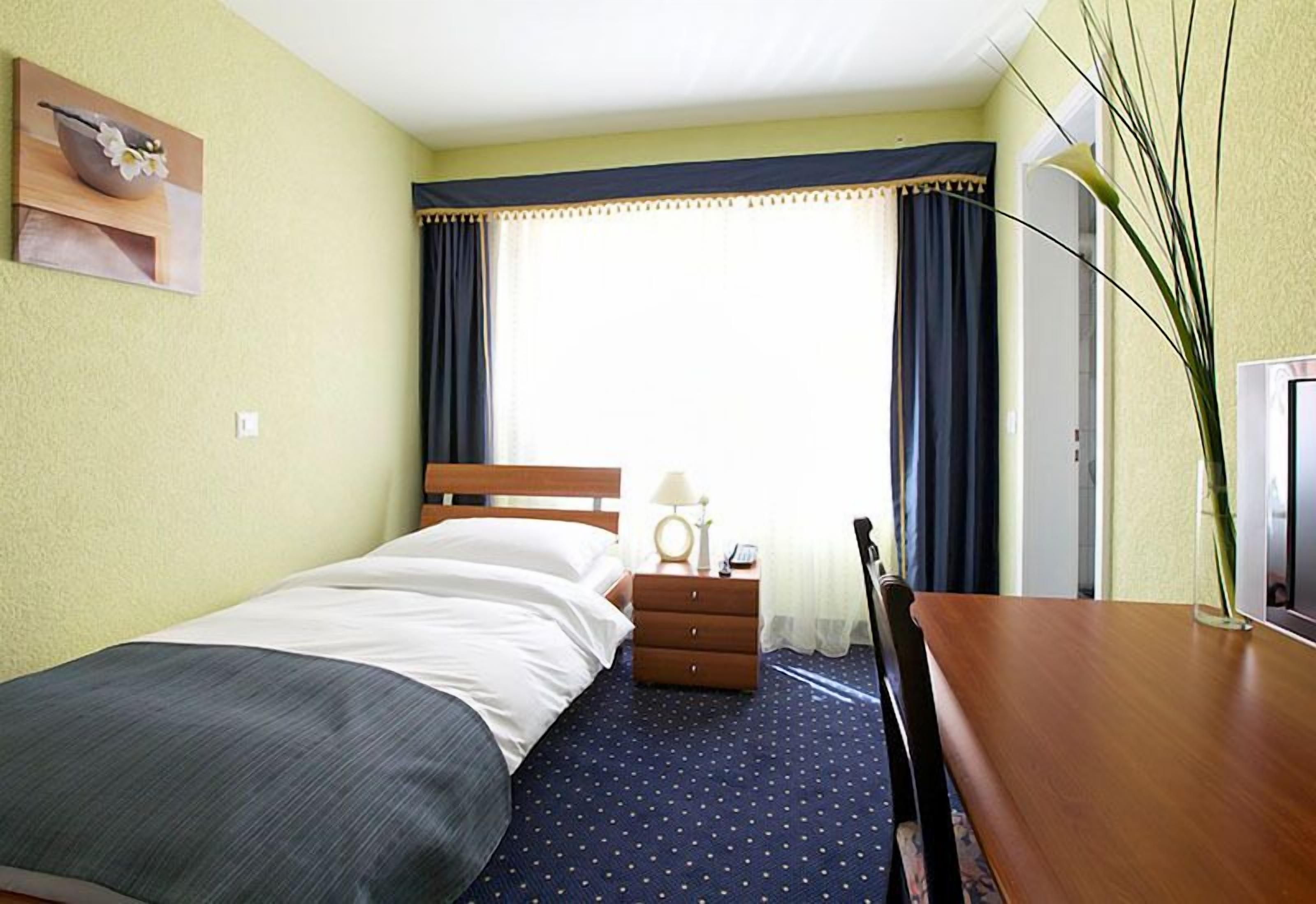 1 bedroom, in-room safe, individually furnished, desk