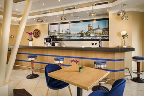 Bar (on property) - Hotel Tivoli (Schlieren)