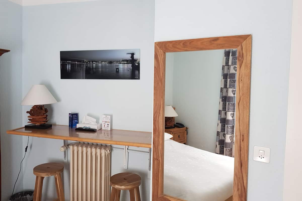 In-room safe, desk, soundproofing, iron/ironing board (on request)
