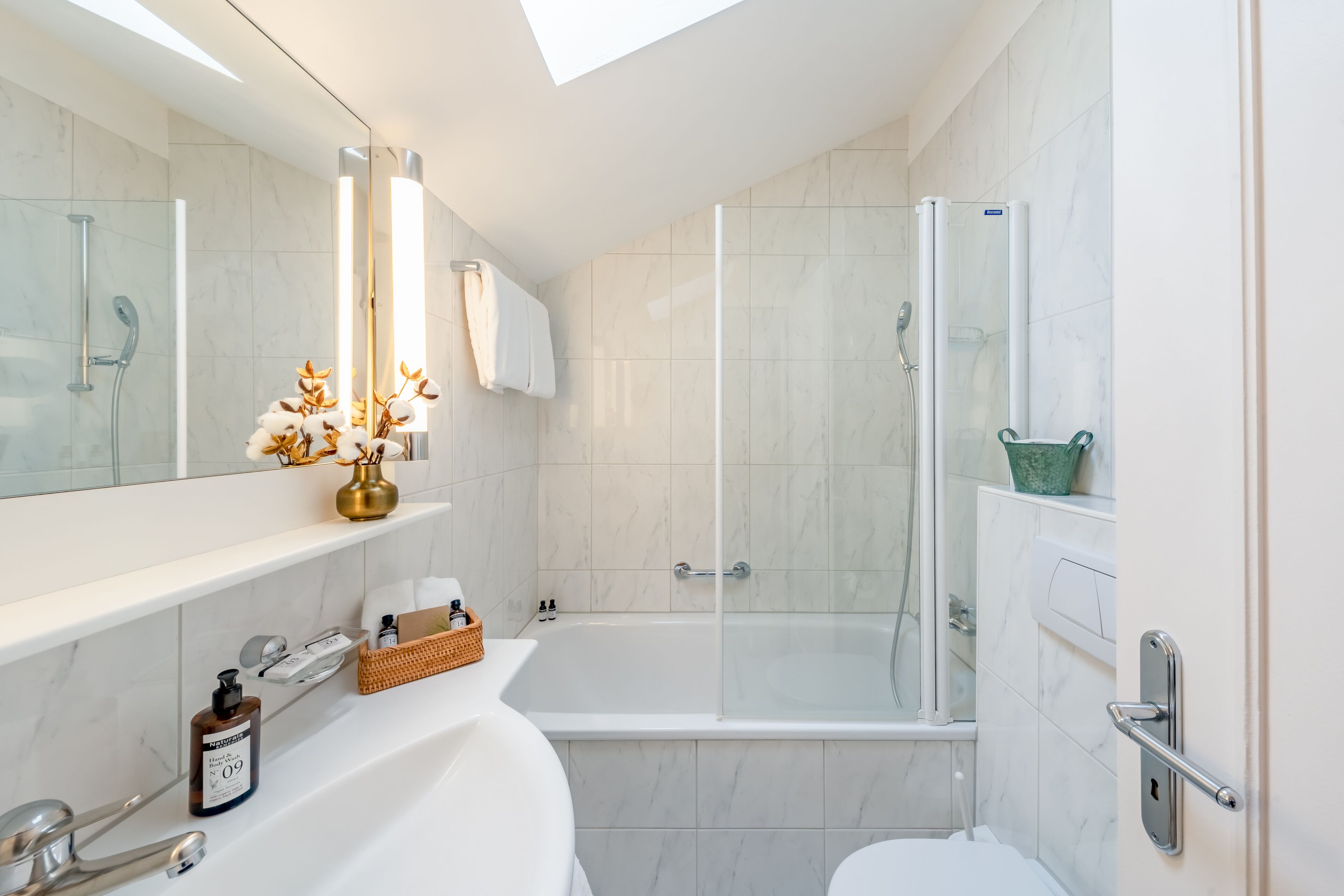 triple room | bathroom | combined shower/bathtub, hair dryer, bathrobes, slippers