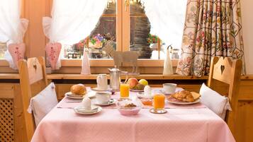 Tägliches inbegriffenes Frühstücksbuffet