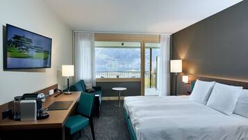 Premium Zimmer, Seeseite | Hochwertige Bettwaren, kostenlose Minibar, Zimmersafe, Schreibtisch