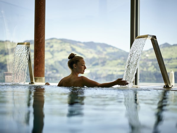 Indoor spa tub