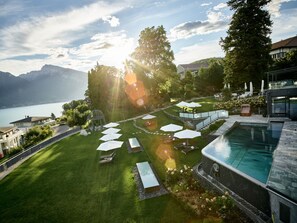 Outdoor pool, pool umbrellas, sun loungers
