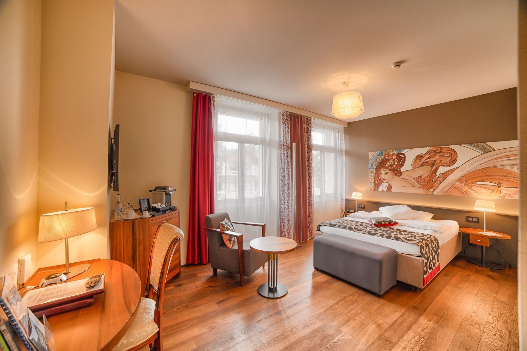 Premium bedding, free minibar, in-room safe, desk