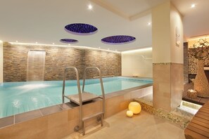 Hồ bơi trong nhà 