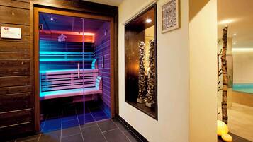 Couples treatment rooms, sauna, body treatments, hot stone massages