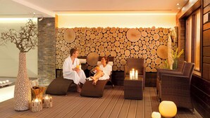 ห้องทรีทเมนท์สำหรับคู่รัก, ซาวน  ่า, ทรีทเมนท์ดูแลผิว, การนวดด้วยหินร้อน