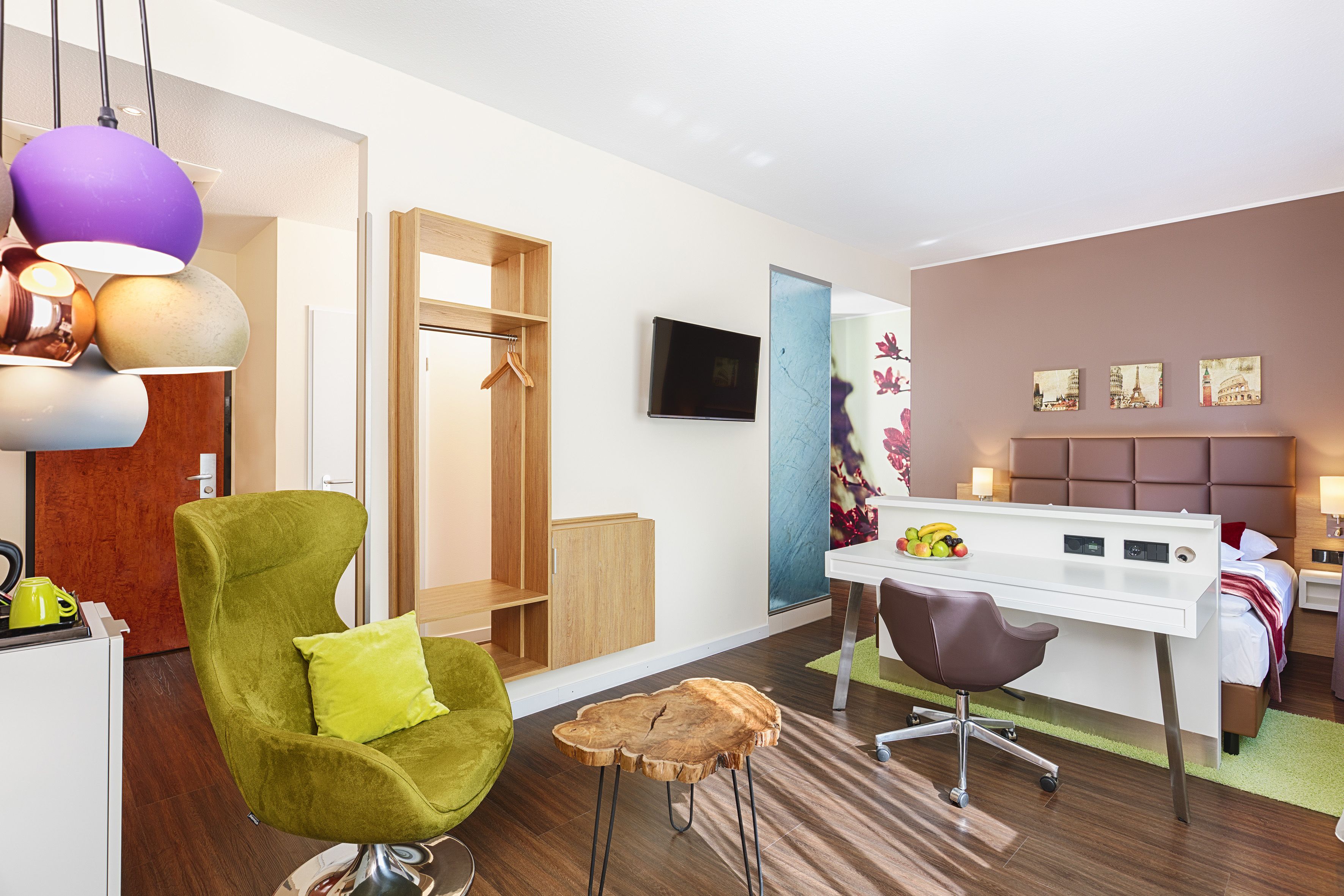 Literie hypoallergénique, coffres-forts dans les chambres, bureau